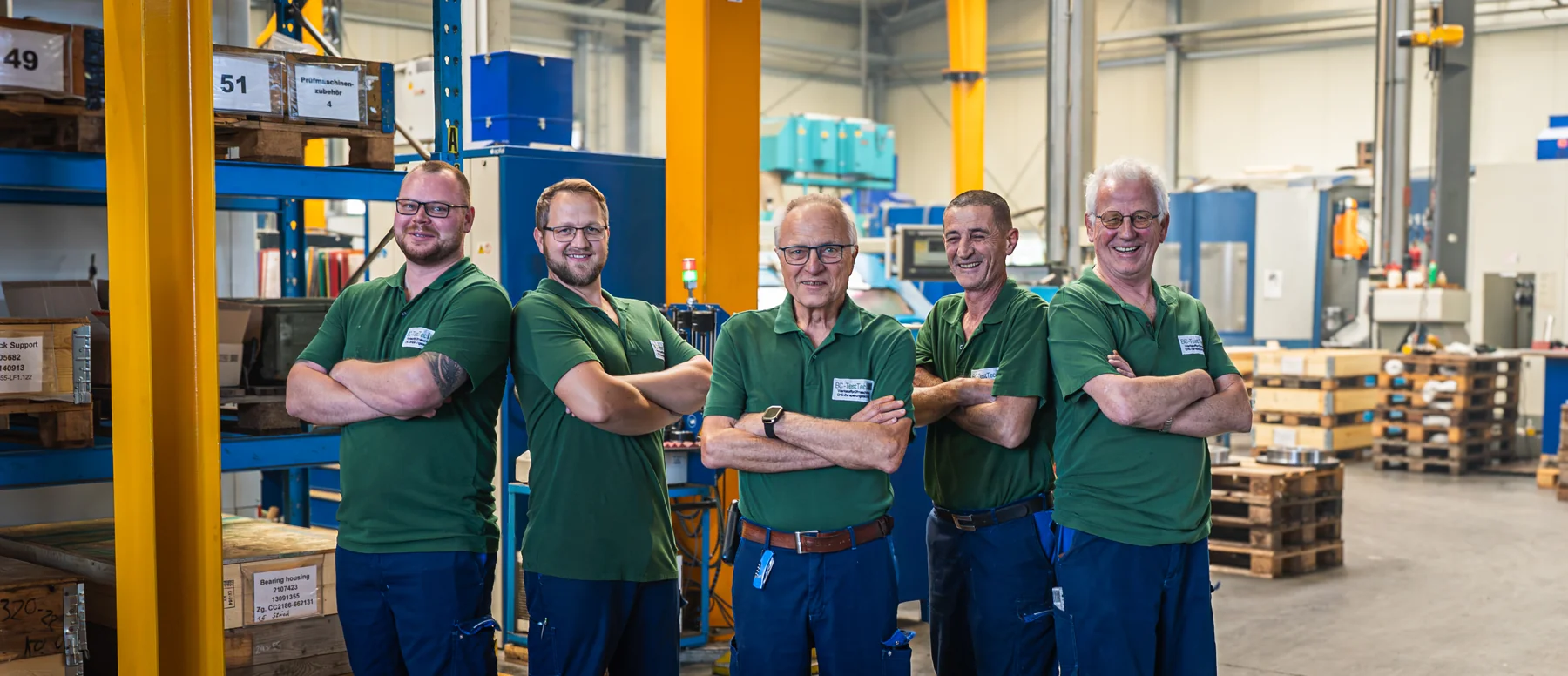 Das BC-TestTec Team in der Fertigungshalle